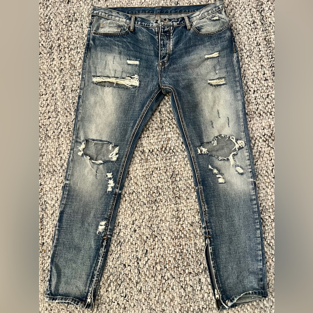 MNML LA distressed jeans size 40 x32
